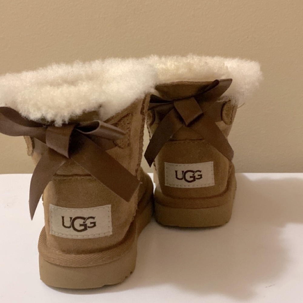 Toddler size 6 BAILY BOW UGGS